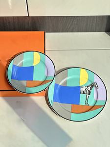 Nuevo Juego de Platos de Porcelana con Diseño de Caballos de Lujo Europeo - Product Image 3