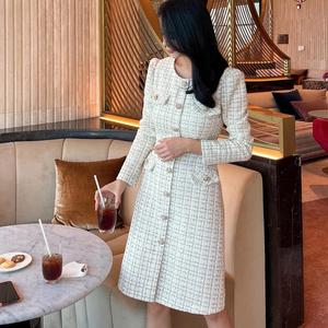 Personnalisé Automne Hiver Décontracté Vintage Couleur Unie Col Ras Du Cou A-ligne Bouton Poches Mini Manches Longues Femmes Tweed <span class=keywords><strong>Robe</strong></span> Blanc Élégant - Product Image 3