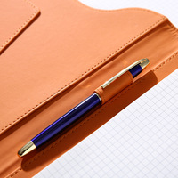 Portadocumentos de cuero A4 PU con clip Carpeta de archivos con logotipo en relieve personalizado con clip para cuaderno