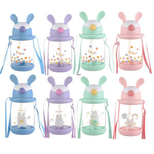 Botella de agua portátil de plástico de gran capacidad con diseño de conejo de verano para niños, ideal para la vuelta al cole, con un lindo diseño de animales. - Product Image 4