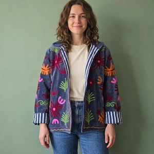 Veste matelassée en velours brodée de fleurs pour femme, style bohème chic, manches longues, faite à la main, avec doublure en coton respirant et respectueuse de l'environnement - Product Image 1