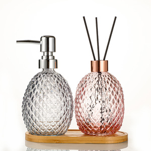 Set de Viaje con Dispensador Tipo Rombo de Gran Capacidad, con Champú, Gel de Ducha, Desinfectante de Manos y Detergente para Ropa - Product Image 1