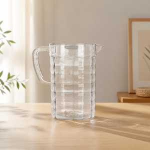 Carafe à eau en plastique transparent HALO avec poignée et bec verseur, carafe texturée pour boissons, idéale pour la maison, la cuisine, les restaurants, les hôtels et les salles à manger - Product Image 3