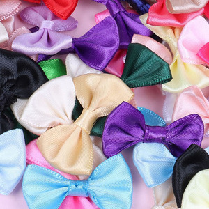 Vente en gros Ensemble de noeuds papillon en satin multicolore de couleur unie pour vêtement 2.5*3.8cm Noeud papillon en ruban fait à la main Livraison rapide - Product Image 1