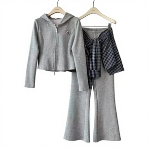 Ensemble deux pièces décontracté pour femme avec logo de créateur, haut à capuche et pantalon, imprimé numérique vintage, en tissu non tissé Spandex/Coton, séchage rapide - Product Image 1