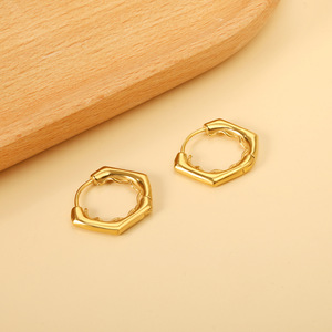 ต่างหูแบบห่วง สแตนเลสชุบทอง ทรงกลม รูปทรงเรขาคณิต ใส่ได้ทุกวัน สำหรับทุกเพศ - Product Image 4
