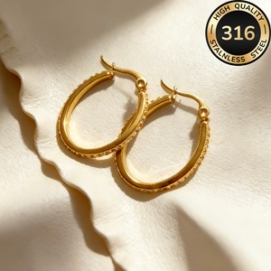 Boucles d'oreilles ovales haut de gamme en acier inoxydable, style européen et américain, polyvalentes, tendance mode, style Instagram. - Product Image 3