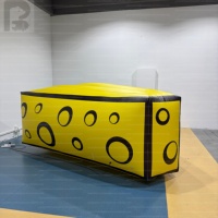 Modèle géant gonflable en forme de tranche de fromage de 3 m (10 pieds) avec logo personnalisé et éclairage LED pour activation de marque/festival culinaire/décoration de magasin