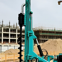 Pile driver hydraulique solaire de 4 à 6 m avec moteur diesel et châssis sur chenilles