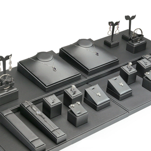 Supporto in pelle personalizzato per <span class=keywords><strong>espositore</strong></span> negozio di gioielli argento grigio pennello in pelle collana anello <span class=keywords><strong>orecchini</strong></span> <span class=keywords><strong>espositore</strong></span> - Product Image 6