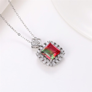 Collana con Pendente in Argento 925 per Donna, con Cristallo Taglio Principessa, Design Geometrico, Incastonatura a Griffe, Catena a Maglia Quadrata, Stile Classico - Product Image 1