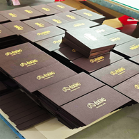 Boîte d'emballage de luxe personnalisée pour chocolats avec logo, en carton alimentaire, insert plateau, dorure à chaud et gaufrage texturé