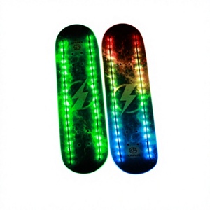 Tabla de Skateboard con Temática Espacial Púrpura, con Logotipo de Rayo, de Madera de Arce, Forma de Paleta, Duradera, Estilo Moderno para Exteriores - Product Image 1