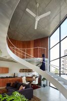 Escalier en colimaçon moderne Prima sur mesure, design minimaliste pour espaces intérieurs, gain de place pour appartements duplex et villas