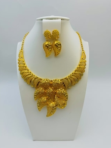<span class=keywords><strong>Set</strong></span> di Gioielli di Lusso Placcati in Oro 24k, Stile Africano, Impermeabile, Collana e Orecchini alla Moda - Product Image 5