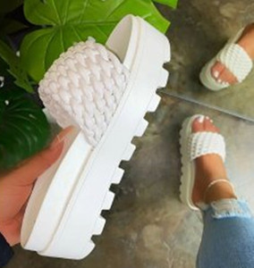 รองเท้าแตะสานพื้นเรียบสำหรับผู้หญิงขายส่งจากจีน รองเท้าสไลด์พีวีซีแบบสานสำหรับใส่ชายหาด - Product Image 3