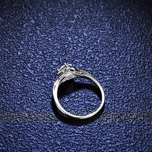 Anillo de Diamantes Solitario Moderno para Él y Ella, Minimalista, de Plata de Ley 925, Corte Redondo, 0.5CT VVS GRA, con Moissanita, Gran Venta - Product Image 2