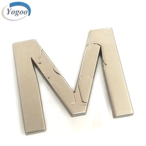 <span class=keywords><strong>Boucle</strong></span> de <span class=keywords><strong>ceinture</strong></span> gravée avec logo en or mat et argent mat pour hommes et femmes - Product Image 3