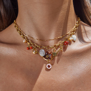 Collier à breloques florales avec perles et pendentifs en forme de cadenas, pour femme, à porter au quotidien - Product Image 3