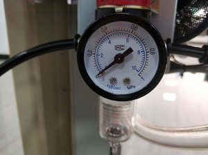 Máquina <span class=keywords><strong>de</strong></span> coser overlock multifuncional <span class=keywords><strong>de</strong></span> un solo motor RNEX6-4D para camisetas, cuellos y detalles laterales, ideal para prendas sexys. - Product Image 5