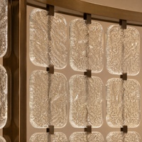 Écran en verre courbé avec cadre en acier inoxydable, cloison translucide pour l'intimité, sur mesure pour hôtel, villa, espace commercial