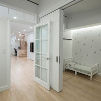 Porte intérieure en bois peinte en blanc pour chambre de luxe, style simple, portes battantes