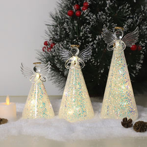 مجموعة من 3 تماثيل ملائكة مضيئة مع ترتر داخلي، تماثيل ملائكة بإضاءة LED للبيع - Product Image 1