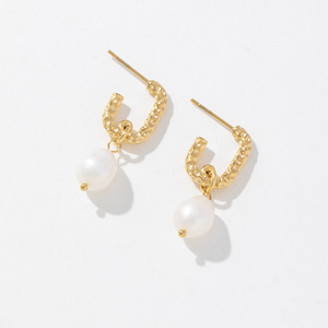 18K chapado en oro libre de deslustre joyería texturizada <span class=keywords><strong>Marbella</strong></span> gota cuelga mujeres pendientes de perlas barrocas - Product Image 1