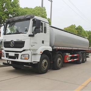 Véhicule de transport de fluide de lavage pour forage pétrolier 30 M3 8X4 - Product Image 1