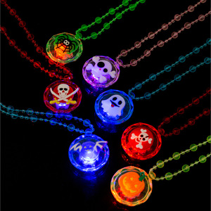 Collar luminoso de Halloween, colgante de plástico con luz LED, decoración para fiestas al aire libre - Product Image 2