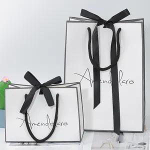 Özelleştirilebilir tasarım butik dekoratif depolama özel baskılı lüks hediye kağıdı alışveriş çantası