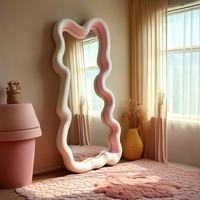 Miroir sur pied géant de style européen, esthétique personnalisée, de forme irrégulière, avec cadre en bois de pin blanc pour la décoration de salon.