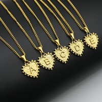 Collar inicial personalizado de fábrica para mujer elegante colgante de corazón chapado en oro de 18 quilates 26 letras nombre alfabeto fiestas de acero inoxidable