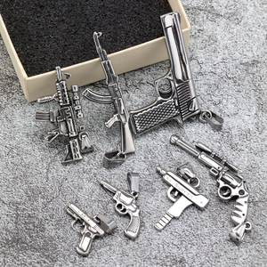 Collar con colgante de pistola de acero inoxidable para hombres y mujeres, amuletos temáticos, regalo, joyería, accesorio de moda - Product Image 1