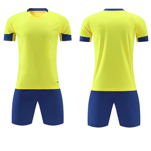 Completi Sportivi da Calcio per Ragazzi Design alla Moda Maglia da Calcio Personalizzata con Stampa a Trasferimento Termico 100% Poliestere - Product Image 5