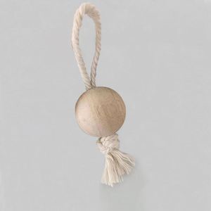 Bola de madera de alcanfor redonda de 3.5 cm con cuerda para repelente de insectos en armarios y ropa - Product Image 1