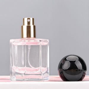 ขวดน้ำหอมแบบพกพาขนาด 30 มล. แบบเติมได้ ขวดแก้วแบบฉีดพ่น ฝาเกลียว ดีไซน์หรูหรา - Product Image 2
