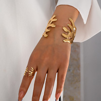 Ensemble de bijoux Punk en métal doré avec design irrégulier et sens de la main en forme de corail personnalisé géométrique réglable