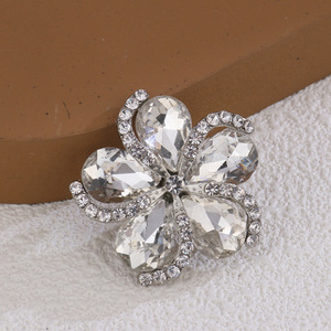 Accessoires vestimentaires en strass, fleur noire et blanche, boucle en alliage de zinc pour vêtement, printemps 2025 - Product Image 3