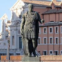 Statue d'empereur romain célèbre grandeur nature en métal cuivre bronze laiton Julius Caesar Augustus Sculpture