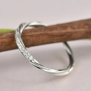 Bague torsadée fine pour femme, accessoires de mode minimalistes empilables pour un usage quotidien - Product Image 2