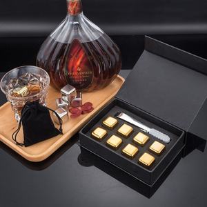 Juego de Regalo de Vasos de Whisky con Piedras Enfriadoras de Hielo en Caja de Madera, Cubitos de Hielo de Metal Dorado con Vasos de Whisky y Posavasos - Product Image 3