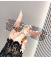 Lunettes Photochromiques Tendance pour Femme, Monture Rectangulaire Sans Cadre, Anti-Lumière Bleue, Métal Noir Doré, Idéales pour Visages en Forme de Diamant