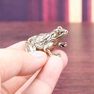 Декоративная миниатюрная лягушка из цельной латуни под старину для журнального столика, медный сувенир, персонализированный подарок - Product Image 2