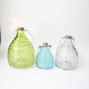 Trampa para <span class=keywords><strong>avispas</strong></span> de vidrio de colores con tapón de corcho Mango colgante para uso agrícola en jardín Trampa de vidrio colgante 3 tamaños - Product Image 2