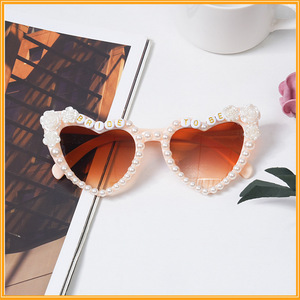 Gafas de Sol Modernas para Mujer, Elegantes Gafas Negras en Forma de Corazón con Letras Tipo Diamante, Decoraciones para Despedida de Soltera - Product Image 4