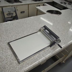 Laminadora de masa de tipo europeo portátil/máquina para hacer pasteles de croissants para uso en panaderí<span class=keywords><strong>a</strong></span> <span class=keywords><strong>a</strong></span> la venta <span class=keywords><strong>a</strong></span> precio barato - Product Image 1