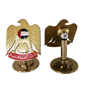 Regalos <span class=keywords><strong>de</strong></span> empresa <span class=keywords><strong>de</strong></span> alta calidad, diseño <span class=keywords><strong>de</strong></span> Águila del emirato <span class=keywords><strong>de</strong></span> los Emiratos Árabes Unidos, decoración <span class=keywords><strong>de</strong></span> escritorio, esmalte, trofeo <span class=keywords><strong>de</strong></span> Metal Falcon, exhibición <span class=keywords><strong>de</strong></span> mesa giratoria - Product Image 1
