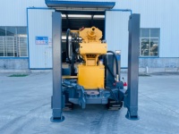 Foreuse rotative sur chenilles haute performance de 200 m pour puits d'eau, avec moteur et boîte de vitesses essentiels, à bas prix, en vente