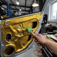 Vente en gros de matériau insonorisant en butyl pour voiture, tapis d'insonorisation auto-adhésif, feuille d'amortissement en aluminium, tapis d'insonorisation automobile